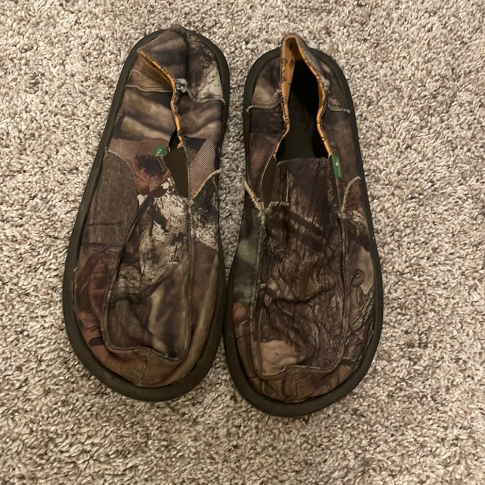 Men’s Camo Sanuks Sz 10